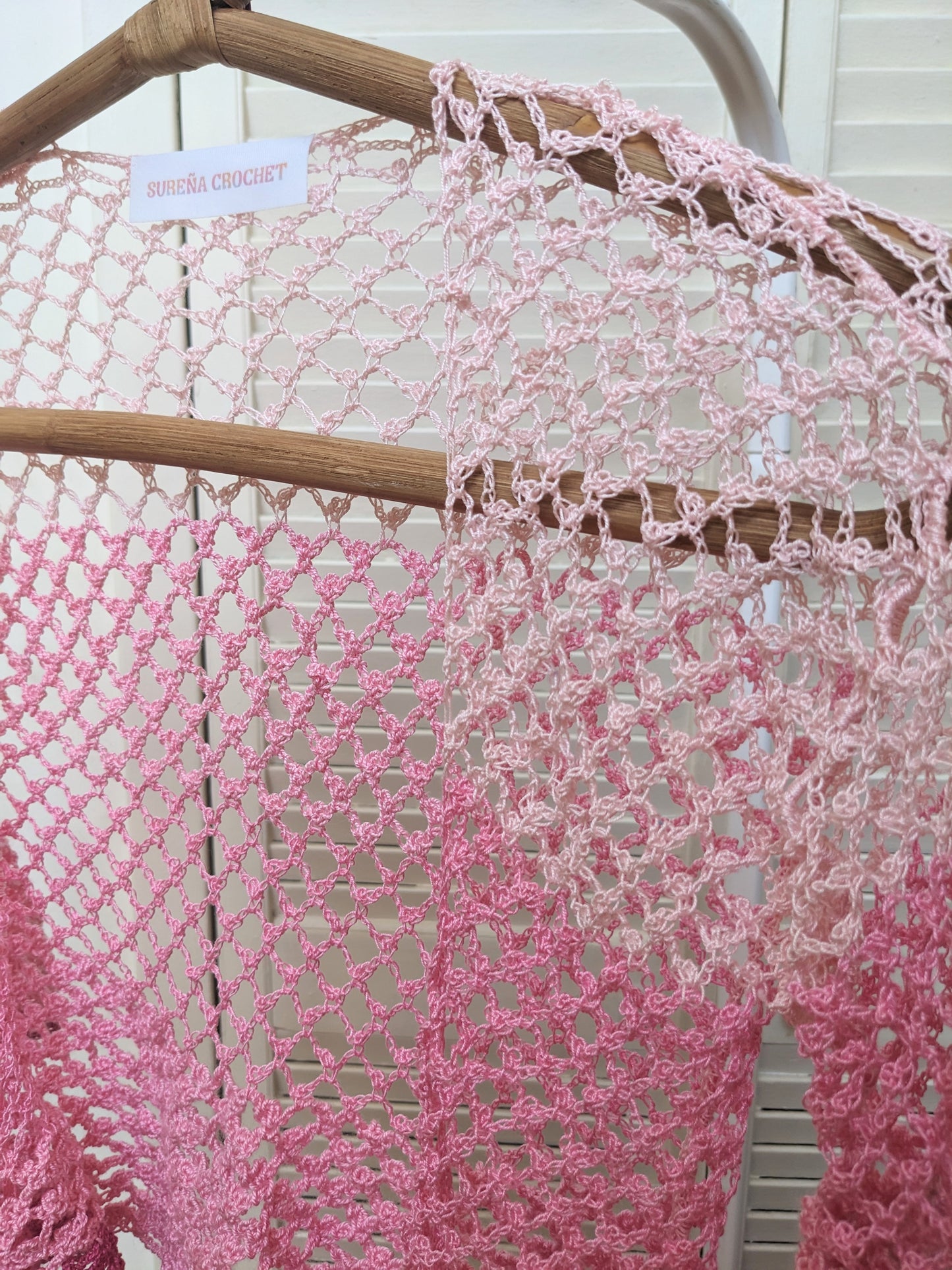 Detail of the Surena crochet sirena crochet top in "kiss" pink color palette