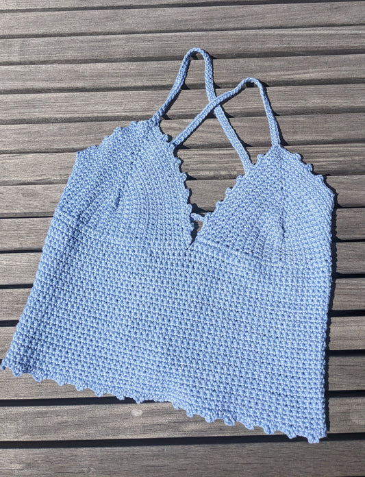 Detail of the surena crochet estrella croptop in baby blue, laid flat. Handmade summery croptop using cotton yarn.