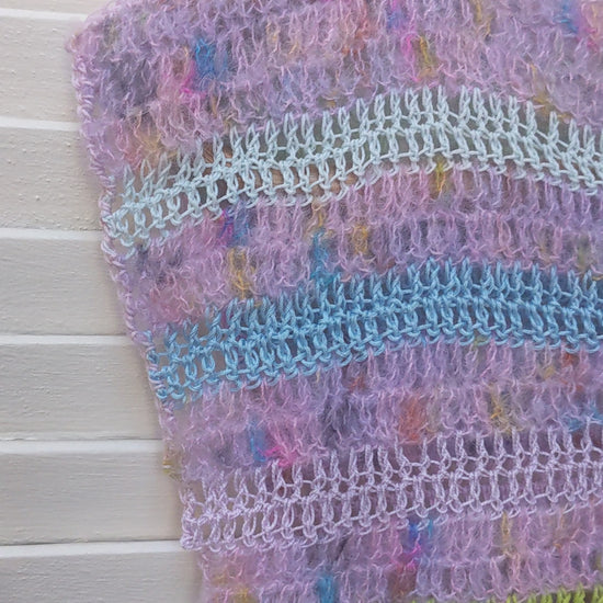 Video showing the details of the Surena crochet cloud top in lilac