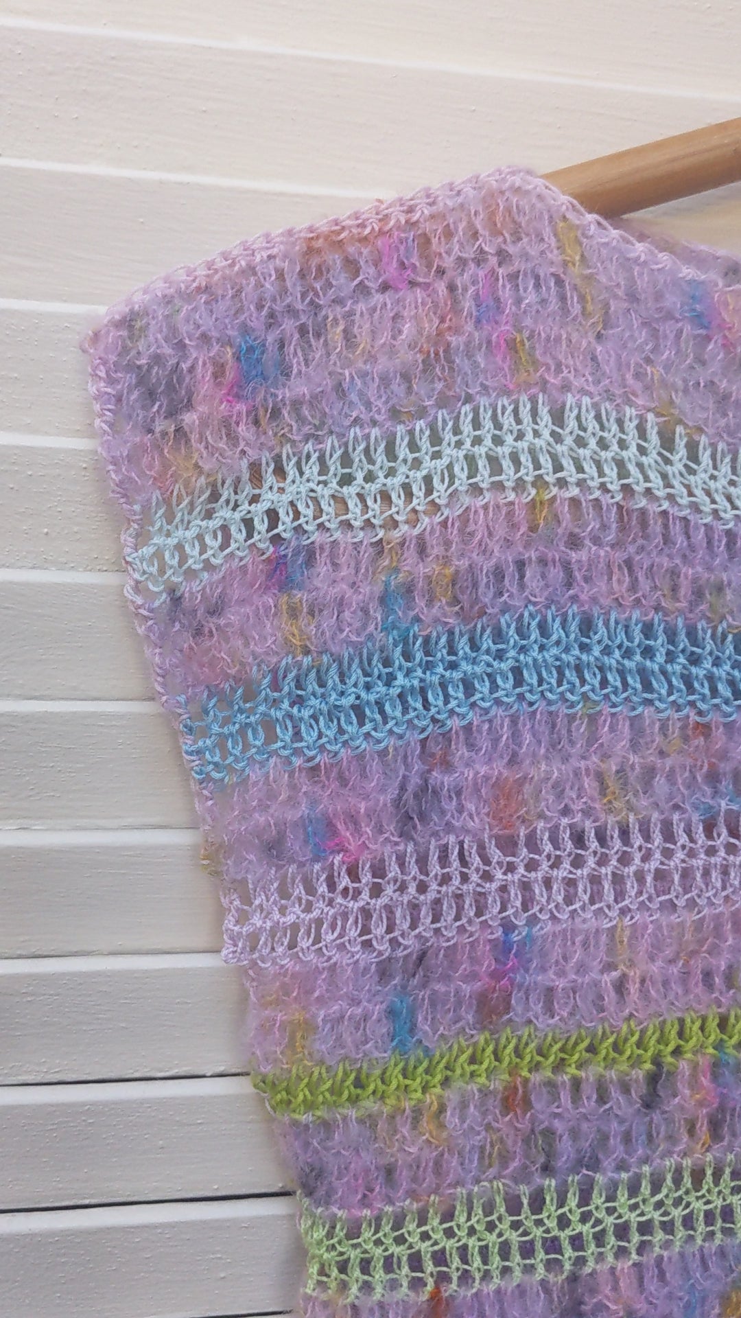 Video showing the details of the Surena crochet cloud top in lilac