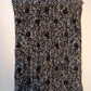 Detail of the surena crochet Pecas cowl in grey and black.